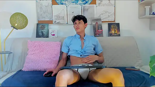 Snapshot of logan_thomas chatting on June 29, 2026, 6:18 pm logan thomas online show from June 29, 2026, 6:18 pm