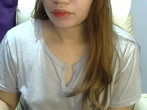    zurIII09  online show from April 12, 2026, 8:12 pm