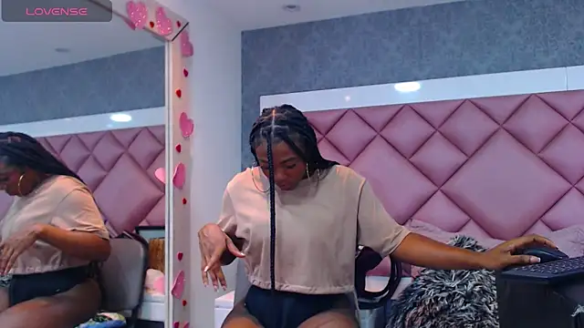 DanielaDuff online show from April 16, 2026, 9:39 pm