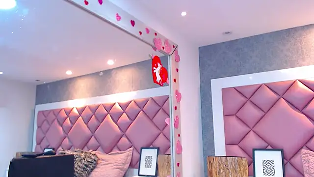 DanielaDuff online show from November 6, 2025, 7:40 pm