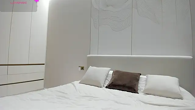 JenniferQueen11 online show from February 12, 2026, 1:22 pm