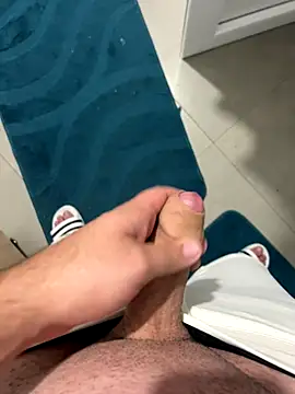 Snapshot of Vld121 chatting on October 9, 2025, 7:03 pm Vld121 online show from October 9, 2025, 7:03 pm