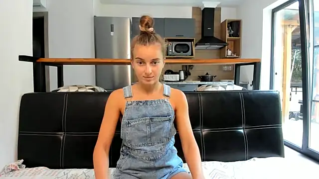 Snapshot of ElizSweet chatting on October 28, 2025, 8:24 am ElizSweet online show from October 28, 2025, 8:24 am