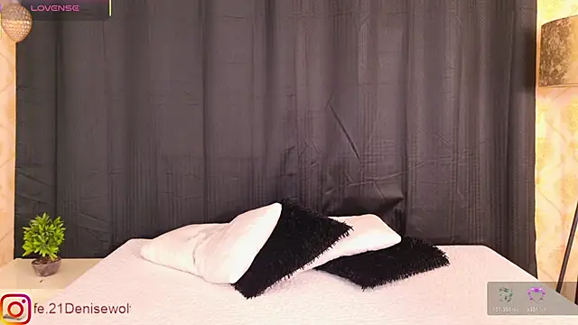 Snapshot of DENISE_WOLFE chatting on November 27, 2025, 12:49 pm DENISE WOLFE online show from November 27, 2025, 12:49 pm