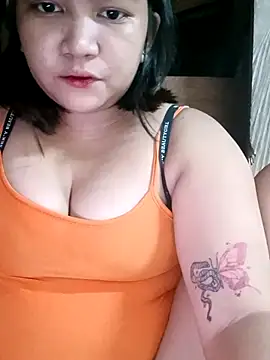 Snapshot of milkytitsmom4u chatting on September 20, 2025, 4:01 pm milkytitsmom4u online show from September 20, 2025, 4:01 pm