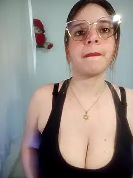 lorenitabella online show from March 23, 2026, 8:52 pm