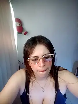 lorenitabella online show from April 18, 2026, 8:09 pm