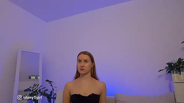 Snapshot of Fallinlove1 chatting on November 21, 2025, 12:37 pm Fallinlove1 online show from November 21, 2025, 12:37 pm