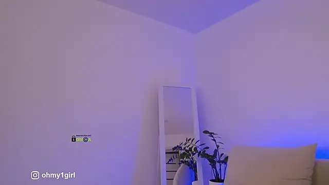 Snapshot of Fallinlove1 chatting on November 22, 2025, 9:46 pm Fallinlove1 online show from November 22, 2025, 9:46 pm