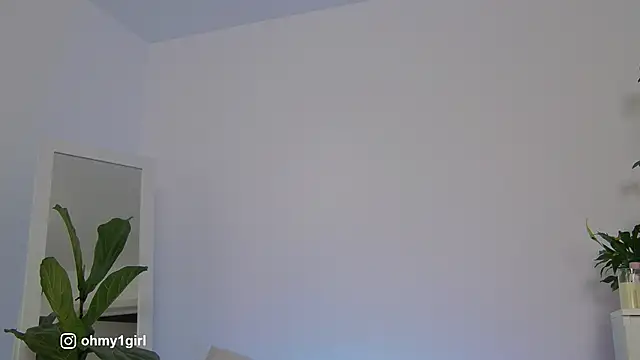 Snapshot of Fallinlove1 chatting on October 14, 2025, 3:56 pm Fallinlove1 online show from October 14, 2025, 3:56 pm