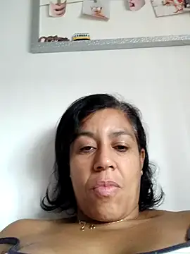 Snapshot of Molly_newman6 chatting on October 5, 2025, 9:44 am Molly newman6 online show from October 5, 2025, 9:44 am