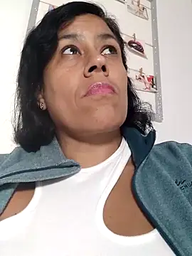 Snapshot of Molly_newman6 chatting on November 3, 2025, 5:27 pm Molly newman6 online show from November 3, 2025, 5:27 pm