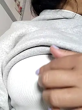 Snapshot of Molly_newman6 chatting on March 22, 2025, 5:39 am Molly newman6 online show from March 22, 2025, 5:39 am