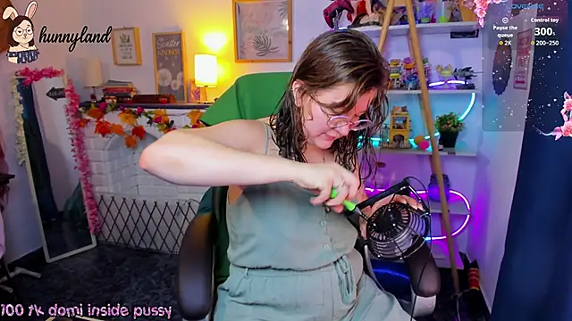 HunnyyLove online show from February 17, 2026, 2:58 pm