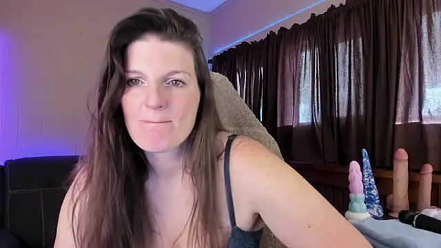 Snapshot of Kelly_Carolina chatting on November 8, 2025, 1:14 pm Kelly Carolina online show from November 8, 2025, 1:14 pm