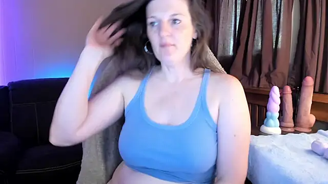 Snapshot of Kelly_Carolina chatting on October 6, 2025, 6:52 pm Kelly Carolina online show from October 6, 2025, 6:52 pm