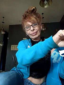 Snapshot of FrozenWaffle chatting on November 7, 2025, 6:56 pm FrozenWaffle online show from November 7, 2025, 6:56 pm