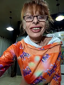 Snapshot of FrozenWaffle chatting on October 13, 2025, 10:32 pm FrozenWaffle online show from October 13, 2025, 10:32 pm