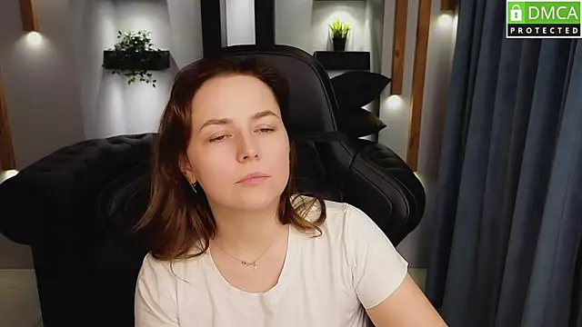 Snapshot of Mira_Mermayd chatting on March 19, 2025, 8:12 am Mira Mermayd online show from March 19, 2025, 8:12 am