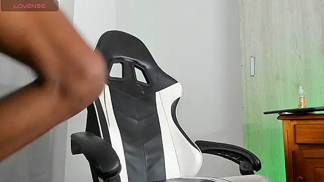 Snapshot of YeremiBrowm chatting on September 28, 2025, 4:58 pm YeremiBrowm online show from September 28, 2025, 4:58 pm