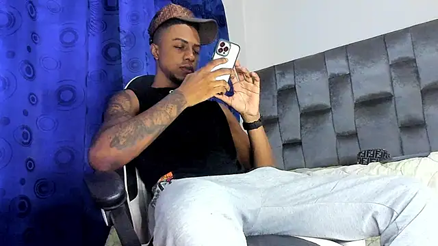 Snapshot of YeremiBrowm chatting on February 6, 2025, 8:13 pm YeremiBrowm online show from February 6, 2025, 8:13 pm