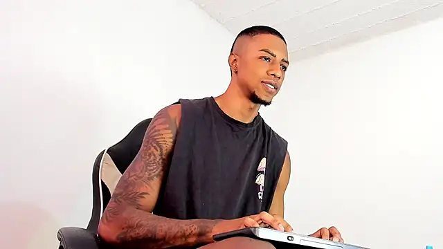 Snapshot of YeremiBrowm chatting on February 20, 2025, 9:09 pm YeremiBrowm online show from February 20, 2025, 9:09 pm