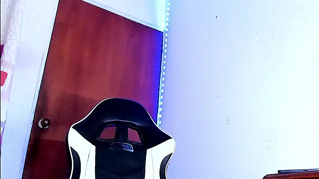 Snapshot of YeremiBrowm chatting on January 14, 2025, 9:41 pm YeremiBrowm online show from January 14, 2025, 9:41 pm