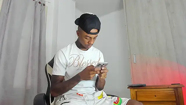 Snapshot of YeremiBrowm chatting on September 9, 2025, 3:43 pm YeremiBrowm online show from September 9, 2025, 3:43 pm