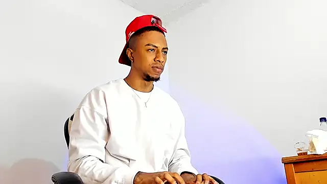 Snapshot of YeremiBrowm chatting on February 17, 2025, 11:33 pm YeremiBrowm online show from February 17, 2025, 11:33 pm