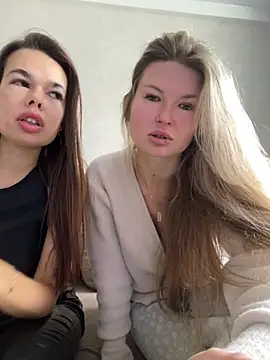 AngelMiaM online show from April 18, 2026, 7:54 am