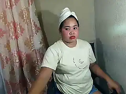 Snapshot of PinayGirl23 chatting on December 2, 2024, 12:58 am PinayGirl23 online show from December 2, 2024, 12:58 am