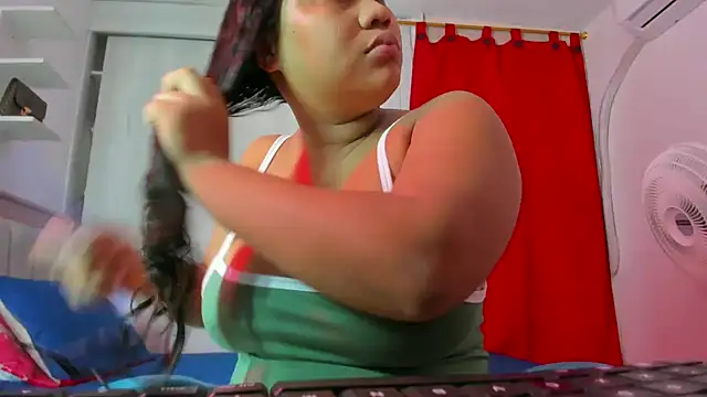 Snapshot of Lunastar02 chatting on October 30, 2025, 12:47 pm Lunastar02 online show from October 30, 2025, 12:47 pm