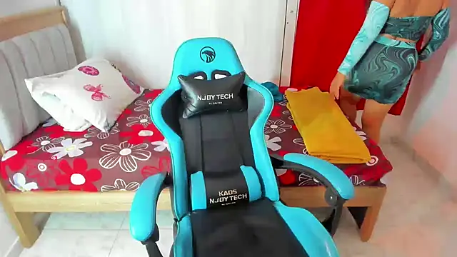 Snapshot of Lunastar02 chatting on November 27, 2025, 7:03 pm Lunastar02 online show from November 27, 2025, 7:03 pm