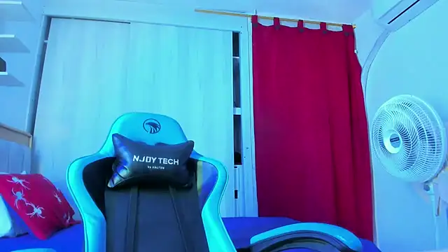 Snapshot of Lunastar02 chatting on November 8, 2025, 2:42 pm Lunastar02 online show from November 8, 2025, 2:42 pm