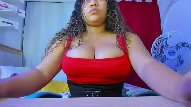 Snapshot of Lunastar02 chatting on December 1, 2025, 8:42 pm Lunastar02 online show from December 1, 2025, 8:42 pm