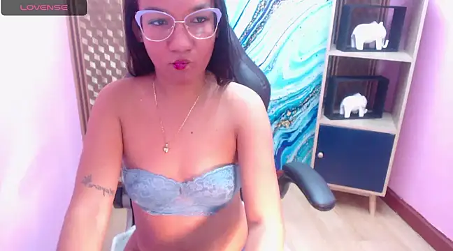 Amy Ronan online show from March 13, 2025, 3:17 pm