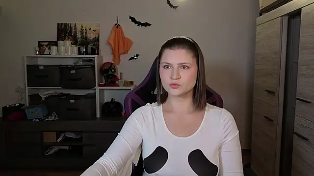 Snapshot of TinniAngel chatting on October 31, 2025, 6:15 pm TinniAngel online show from October 31, 2025, 6:15 pm