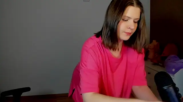 Snapshot of TinniAngel chatting on March 5, 2025, 6:23 pm TinniAngel online show from March 5, 2025, 6:23 pm