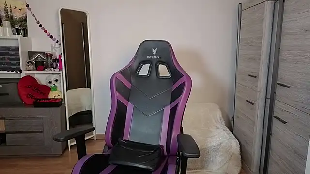 TinniAngel online show from February 3, 2026, 6:13 pm