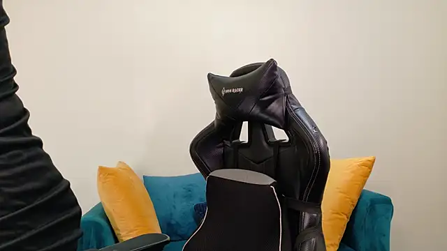 EveEnigma online show from March 5, 2026, 2:46 pm