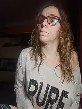 Snapshot of Dettybitch40 chatting on December 19, 2025, 7:16 pm Dettybitch40 online show from December 19, 2025, 7:16 pm