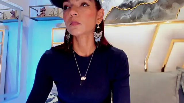 HannaPetit online show from January 13, 2026, 6:56 pm