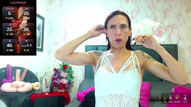 Snapshot of VanessaWolf chatting on October 18, 2025, 2:30 pm VanessaWolf online show from October 18, 2025, 2:30 pm