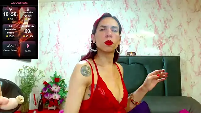 Snapshot of VanessaWolf chatting on November 19, 2025, 1:33 pm VanessaWolf online show from November 19, 2025, 1:33 pm