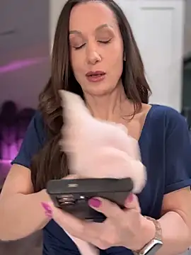 Snapshot of Fiona_Kent_ chatting on February 19, 2025, 12:35 am Fiona Kent online show from February 19, 2025, 12:35 am