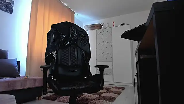 liamaesthetic online show from March 8, 2026, 8:06 am