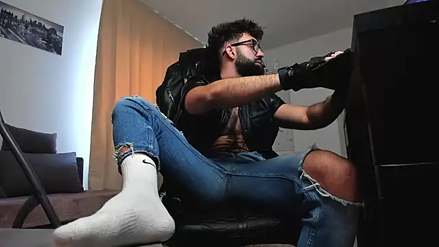 liamaesthetic online show from February 14, 2026, 7:41 am