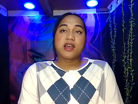 Snapshot of bettina_love chatting on November 23, 2025, 3:33 pm bettina love online show from November 23, 2025, 3:33 pm