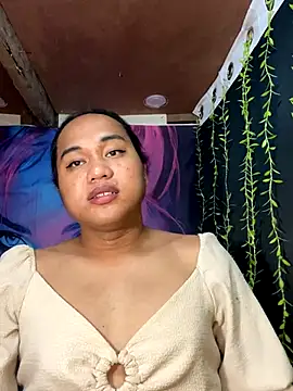 Snapshot of bettina_love chatting on December 3, 2025, 3:33 pm bettina love online show from December 3, 2025, 3:33 pm