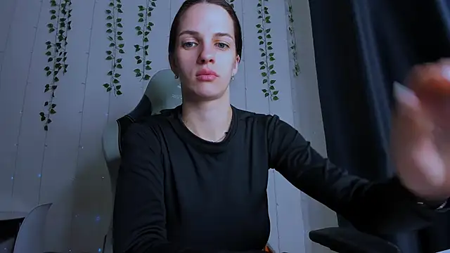 KarlaSim online show from December 1, 2025, 8:42 pm